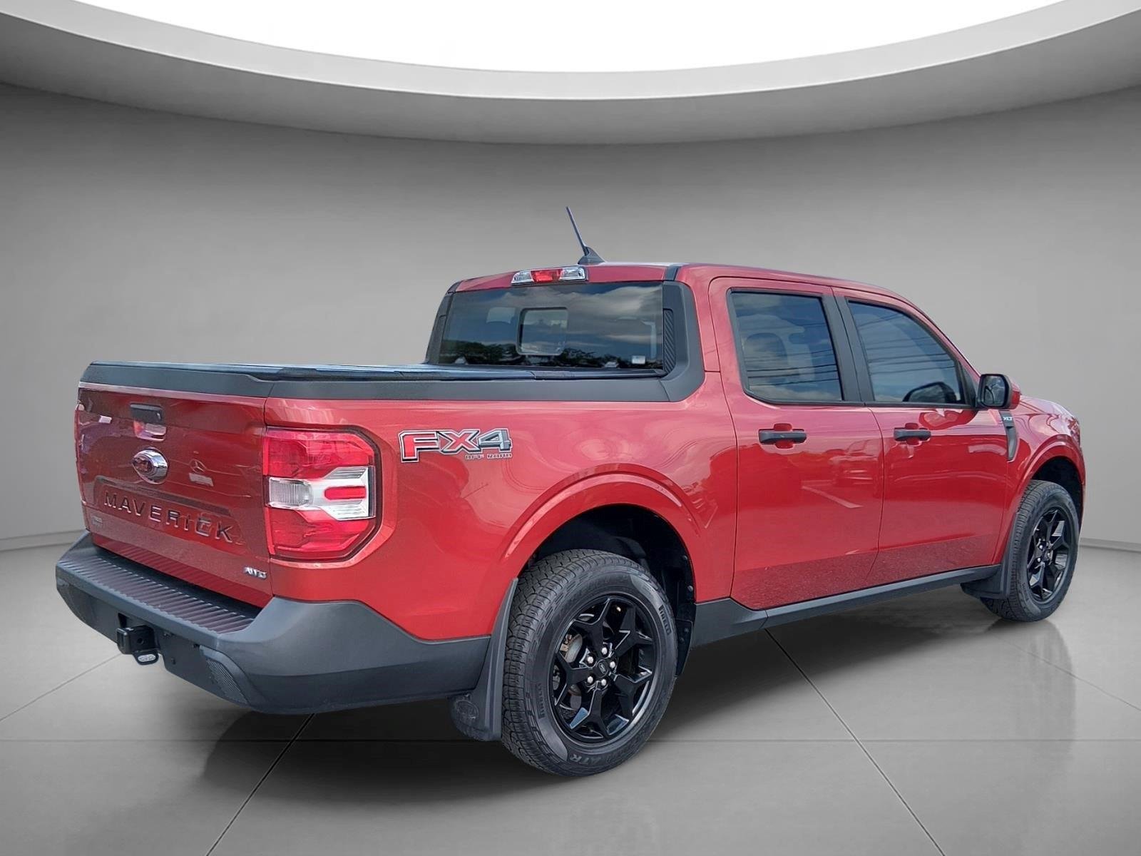 Used 2022 Hot Pepper Red Metallic Tinted Clearcoat Ford XLT image 5