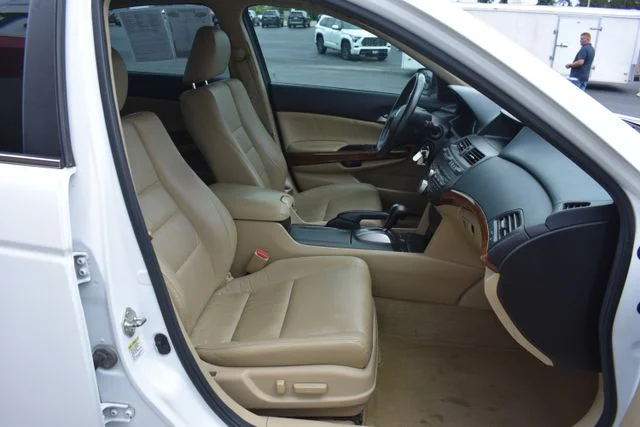 Used 2012 White Honda EX-L image 18