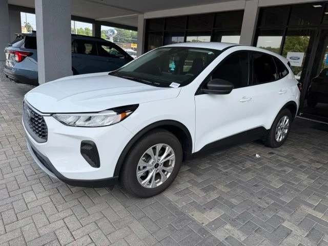Used 2025 Oxford White Ford Active image 2