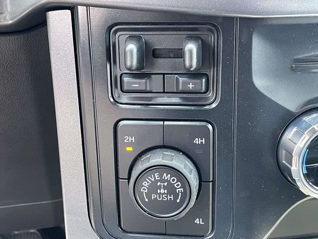 New 2026 Carbonized Gray Metallic Ford XLT image 7