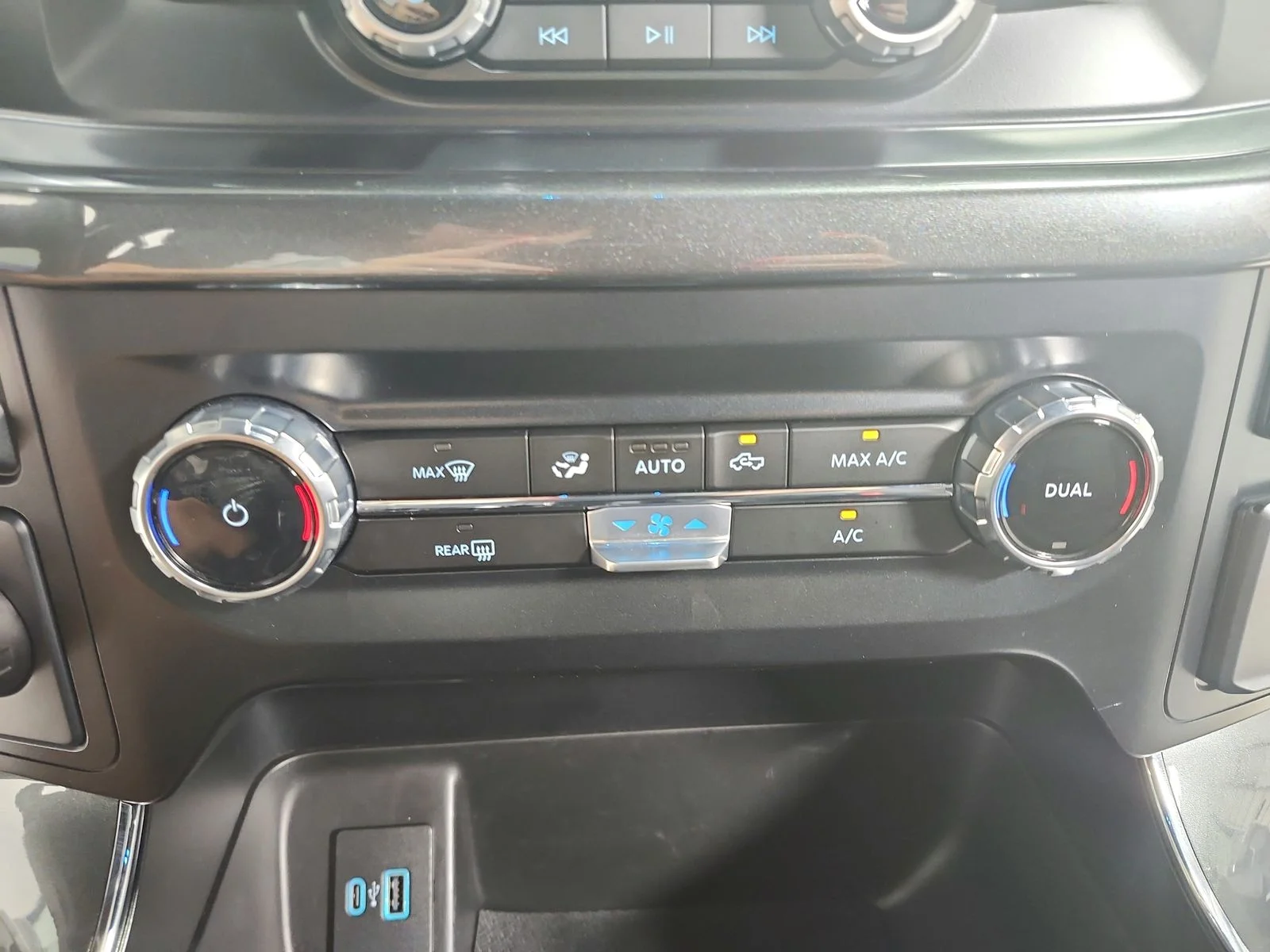 Used 2023  Ford XLT image 30