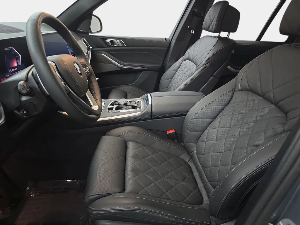 Used 2026 Skyscraper Grey Metallic BMW xDrive40i image 18