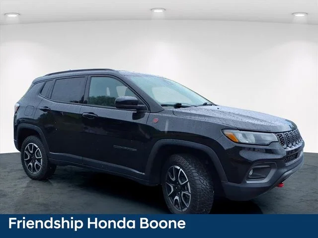 Used 2025 Black Jeep Trailhawk image 5