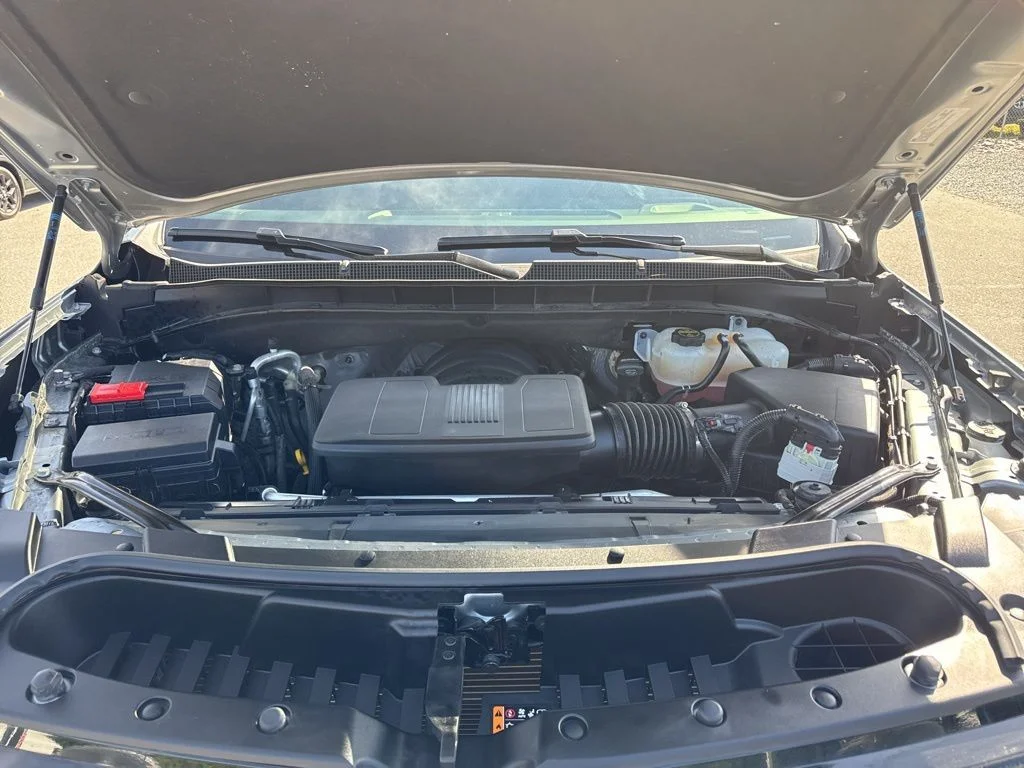Used 2025 Gray Chevrolet Z71 image 37