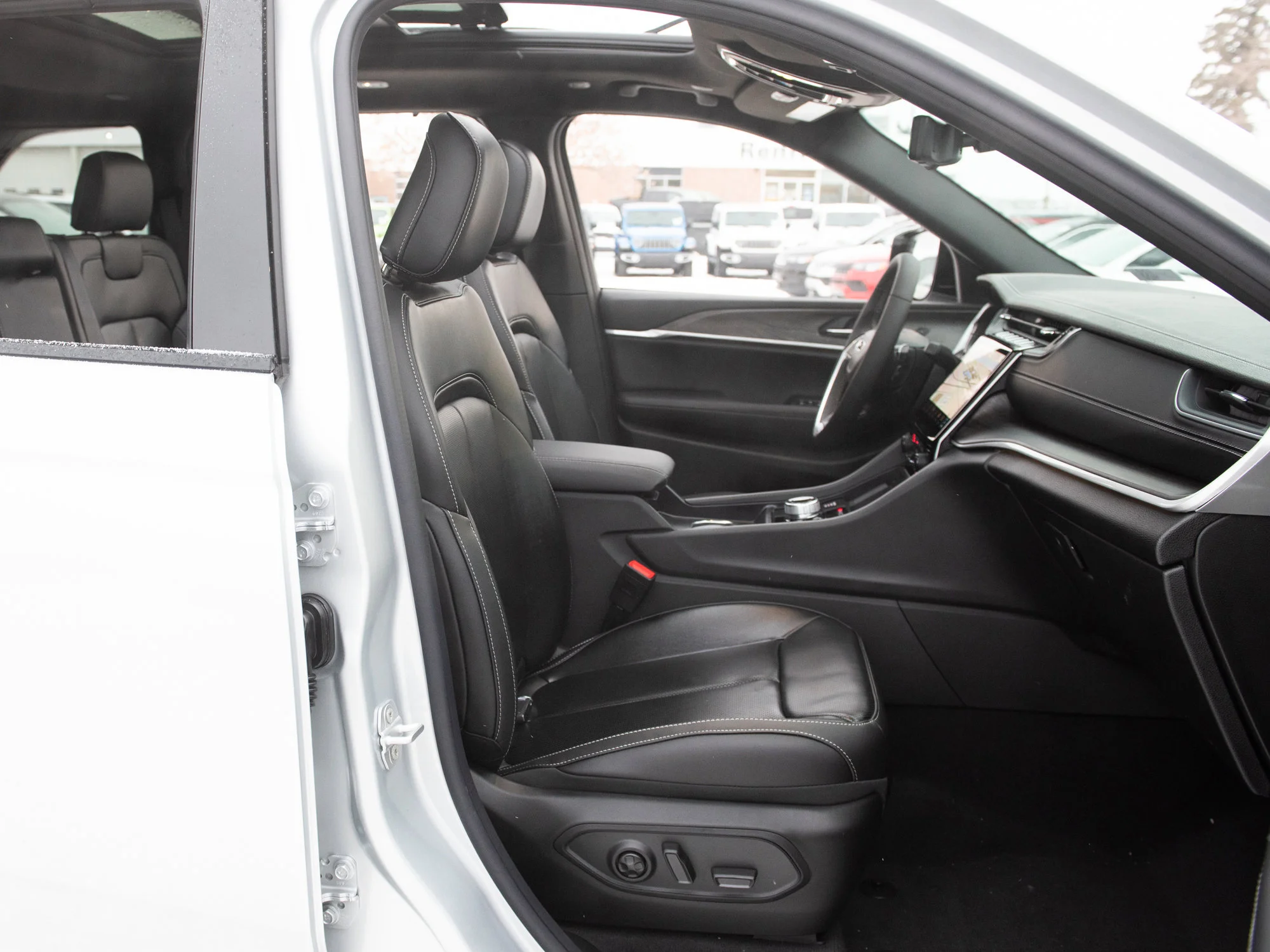 New 2025 Silver Jeep Limited* image 24