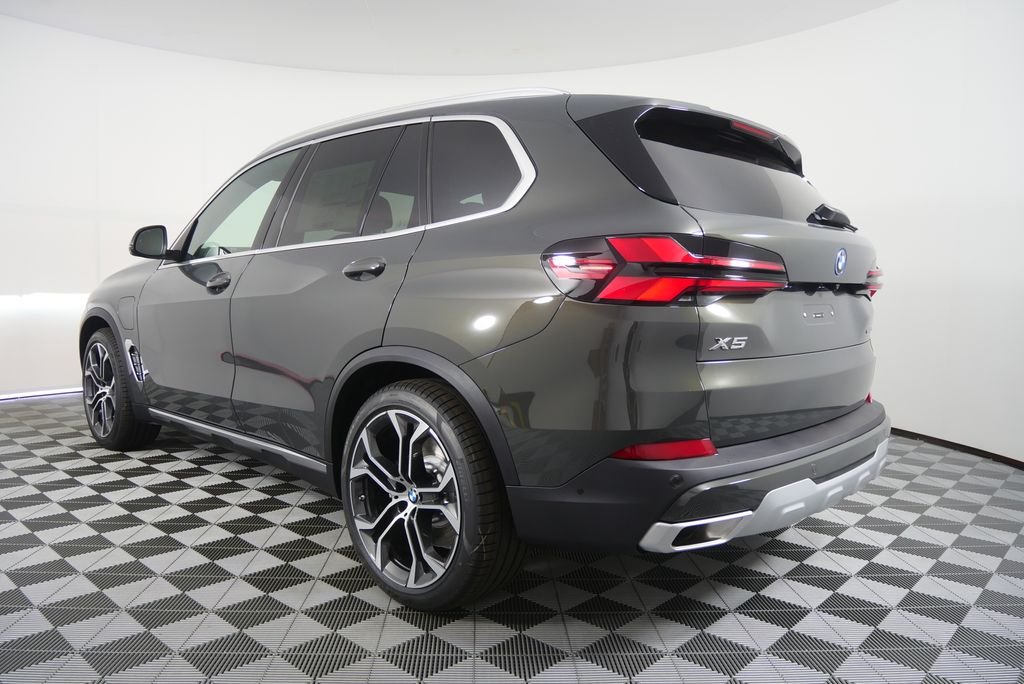 New 2026 Dravit Grey Metallic BMW xDrive50e image 5