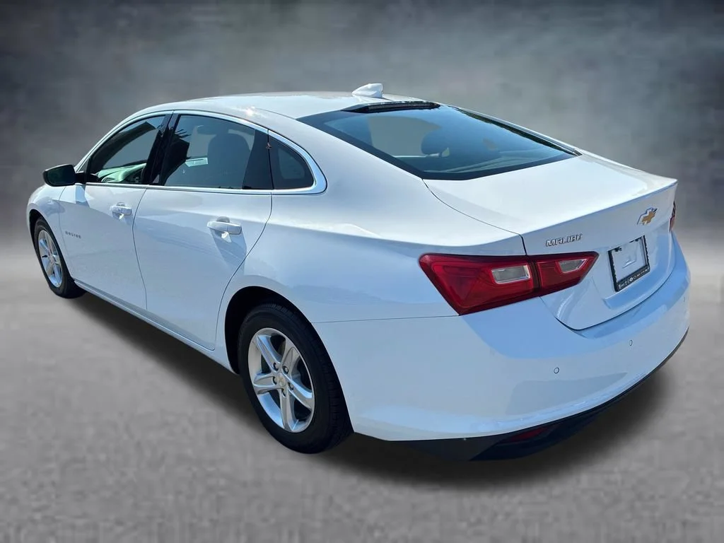 Used 2024 Summit White Chevrolet 1LT image 3