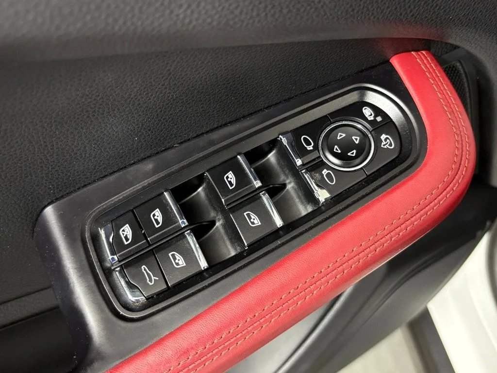 Used 2018 White Porsche Base image 16