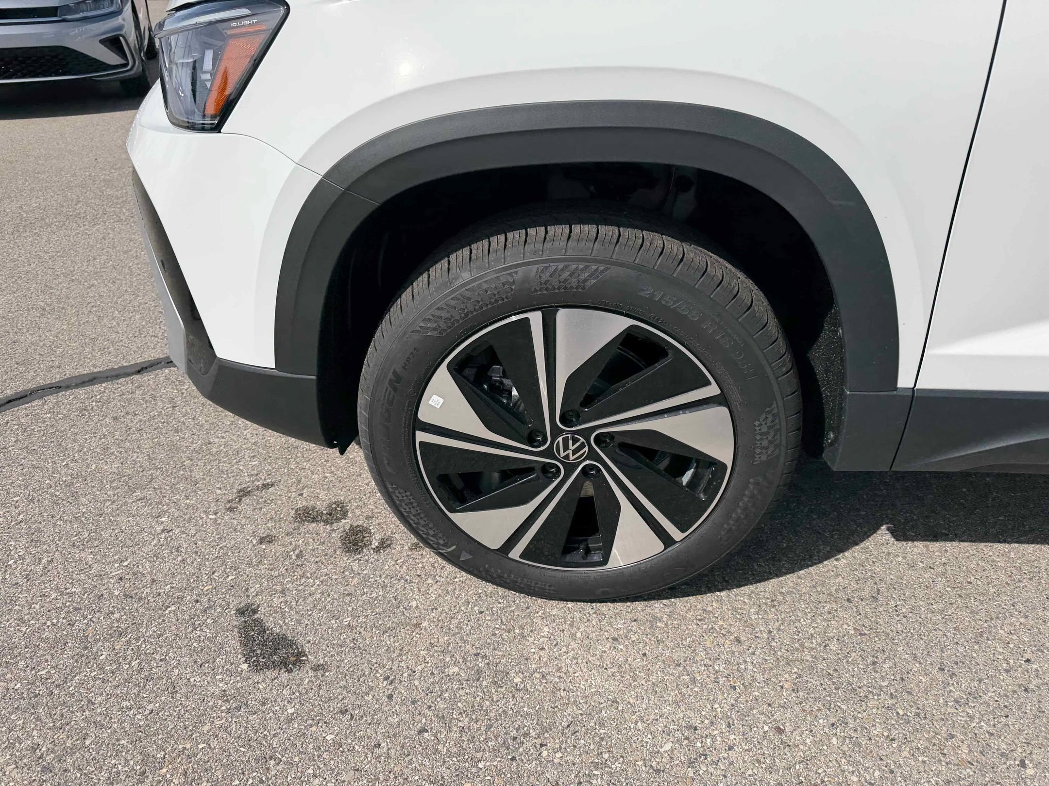 New 2026 Pure White Volkswagen SE image 14