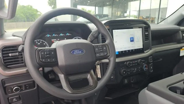 New 2026 Oxford White Ford XL 2WD image 32