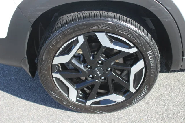 Used 2024 White Kia SX image 38