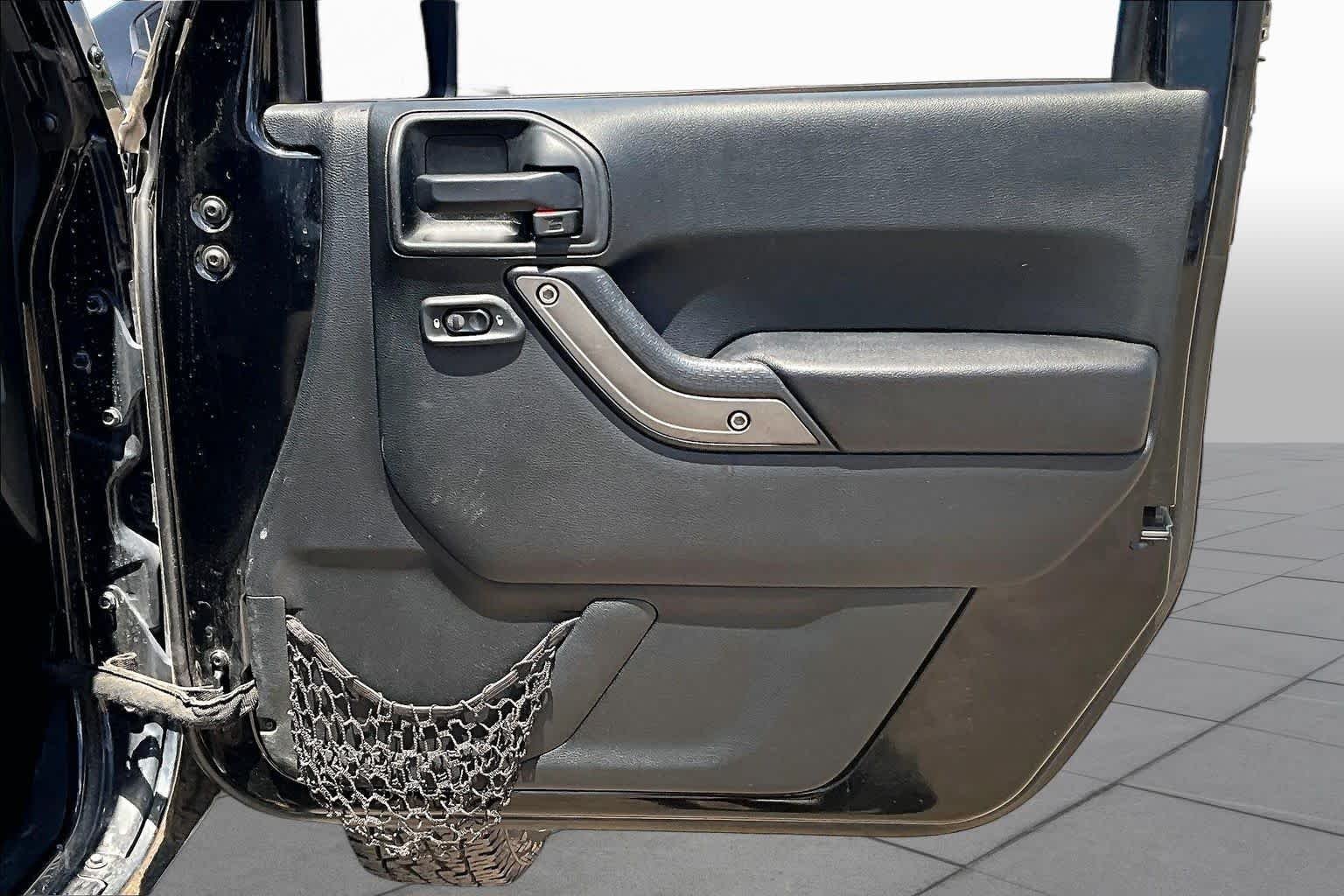 Used 2018 Black Clearcoat Jeep Sport S image 19