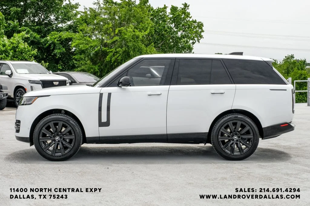 Certified Used 2023 Fuji White Land Rover SE image 9