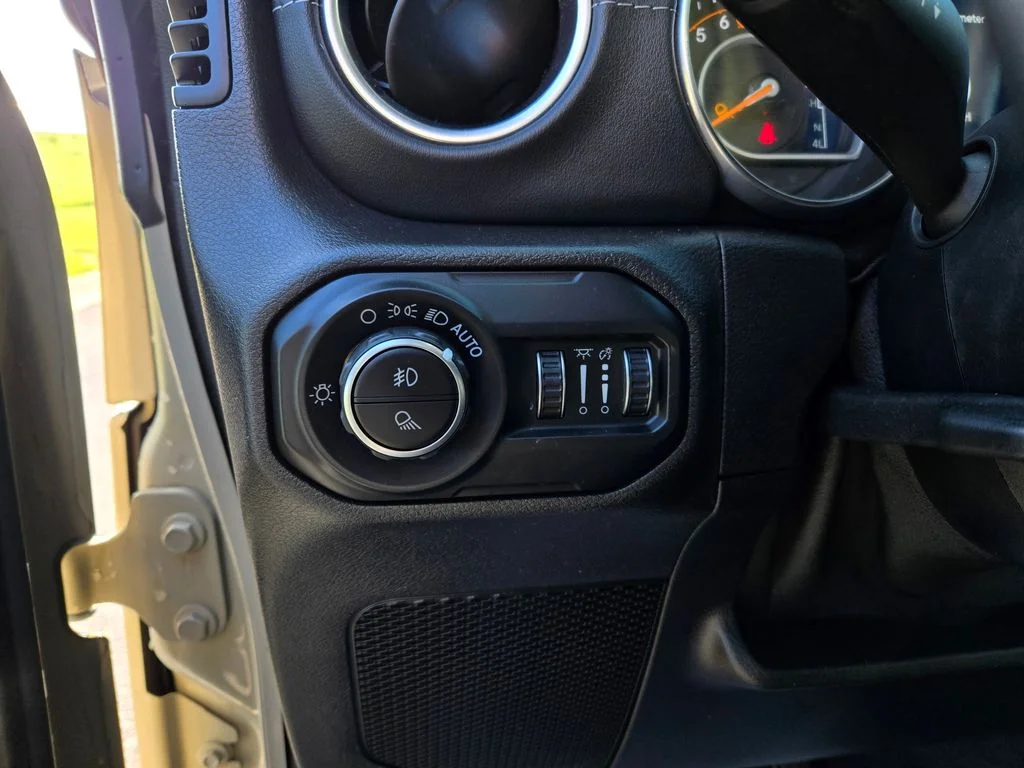 Used 2020 Beige Jeep Overland image 14