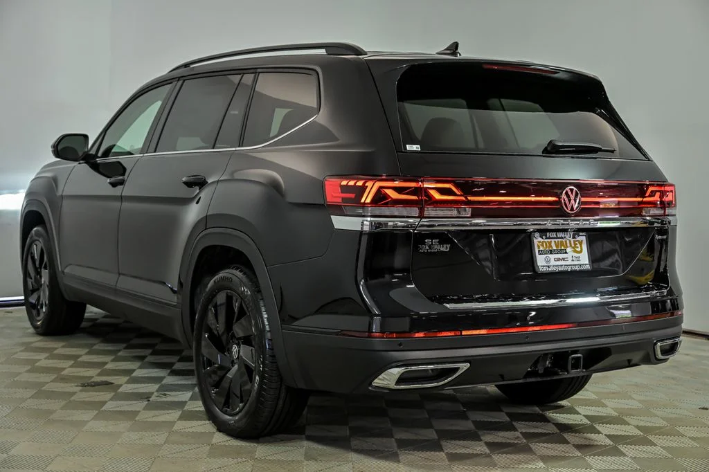 New 2026 Black Volkswagen 2.0T SE w/Technology image 4