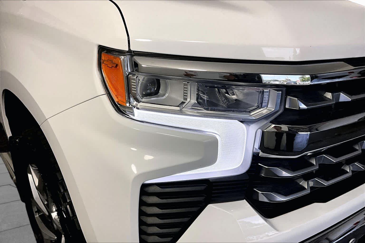 Used 2024 Summit White Chevrolet LTZ image 27