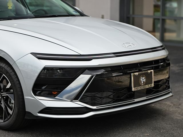 Used 2024 Aero Silver Hyundai SEL image 2