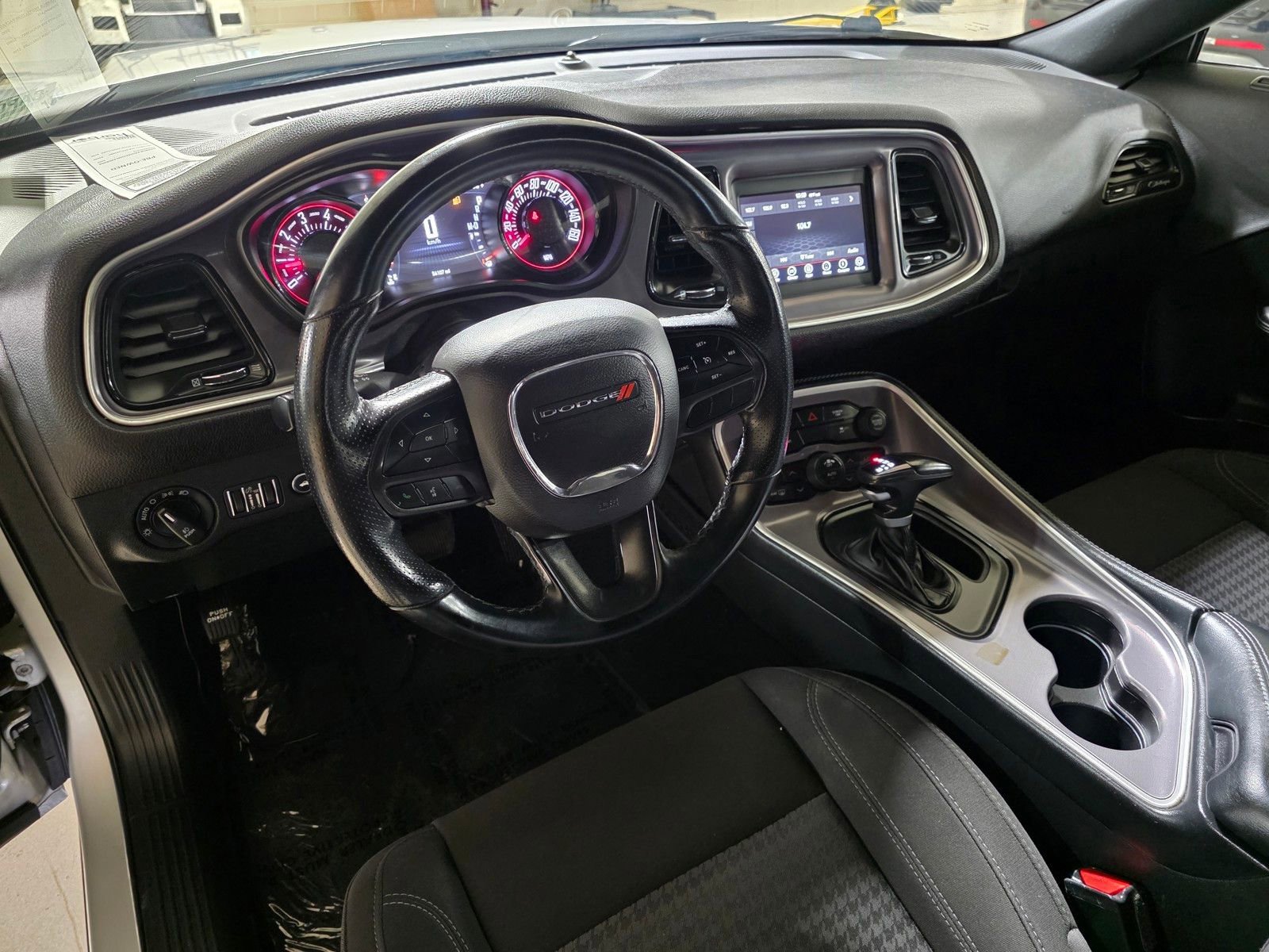 Used 2022  Dodge SXT image 22