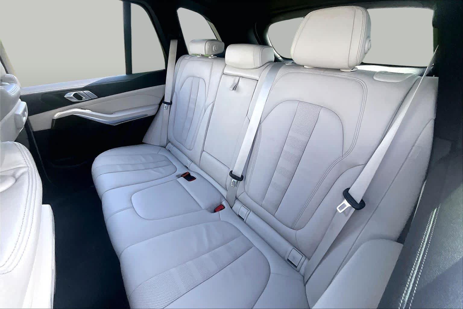 Used 2020 Alpine White BMW sDrive40i image 19