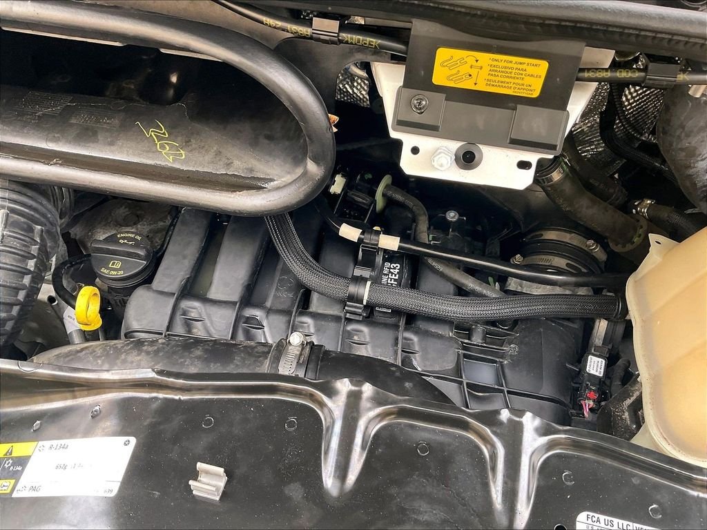Used 2025 White Ram Base image 33