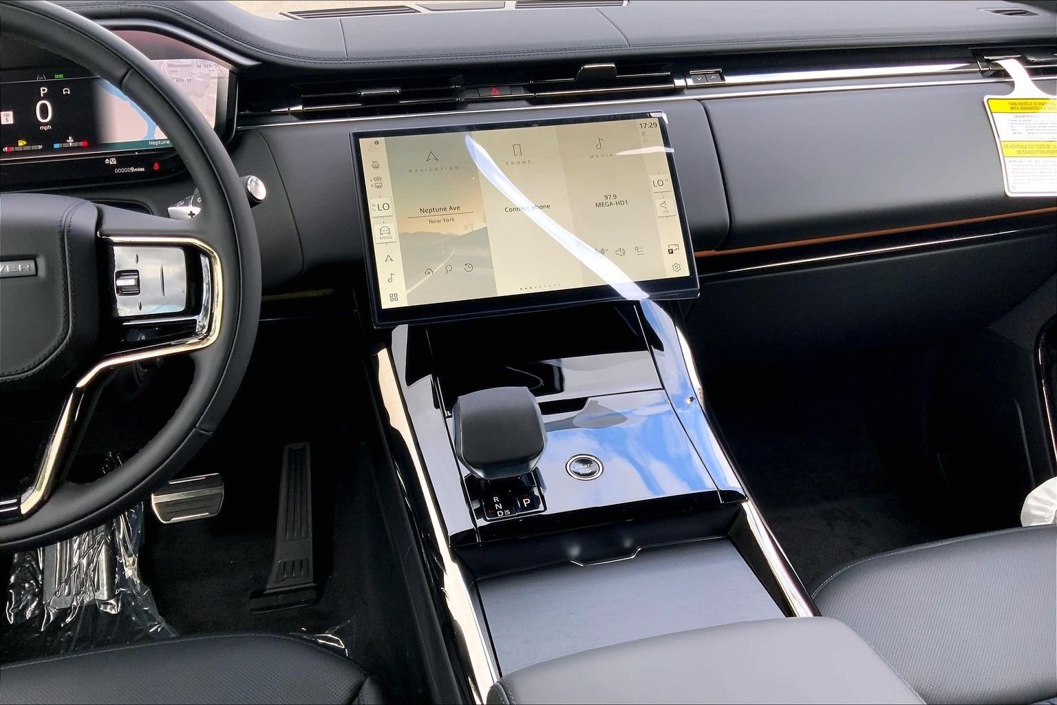 New 2026 Fuji White Land Rover Dynamic SE image 6