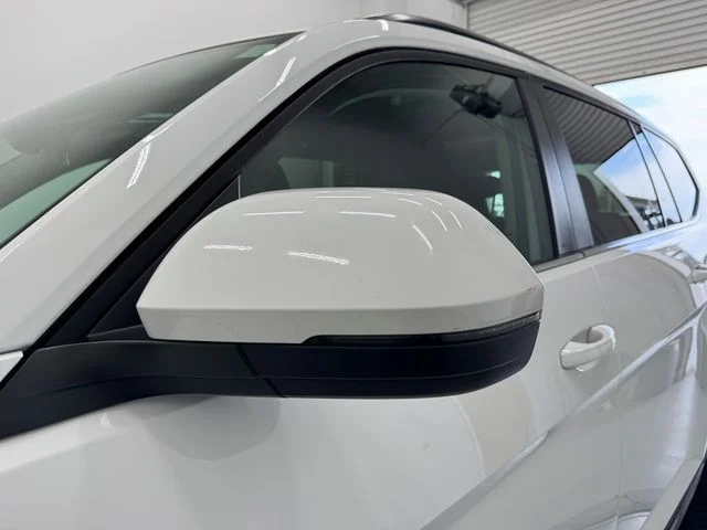 Used 2024 Pure White Volkswagen 2.0T SE w/Technology image 46