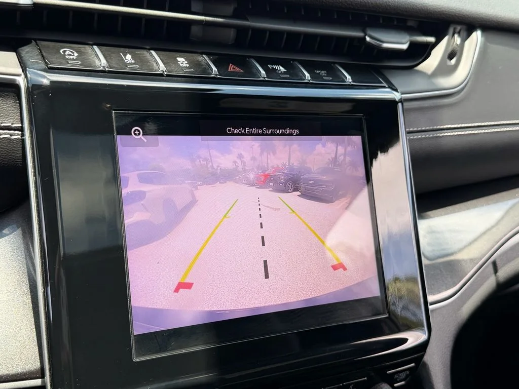 Used 2022 Gray Jeep Altitude image 16