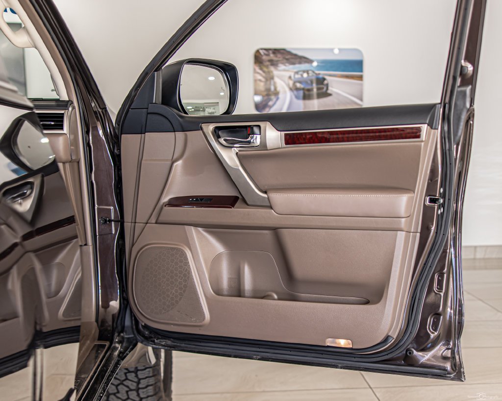 Used 2018 Red Lexus 460 image 41