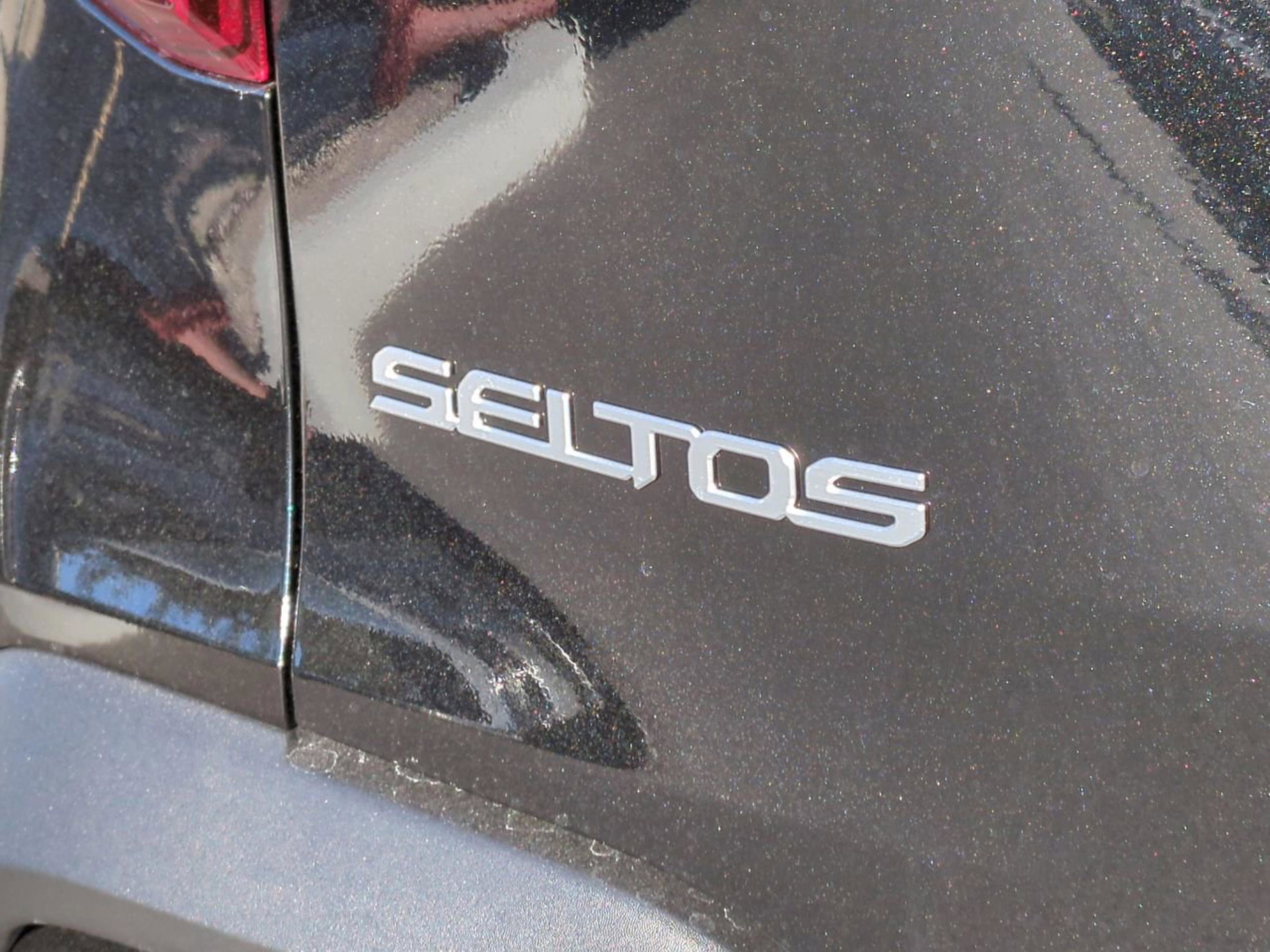 New 2026 Fusion Black Kia EX image 29