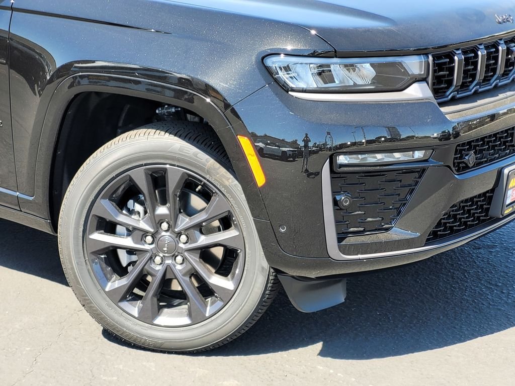 New 2026 Diamond Black Crystal Pearl-Coat Exterior Paint Jeep Limited Reserve image 5