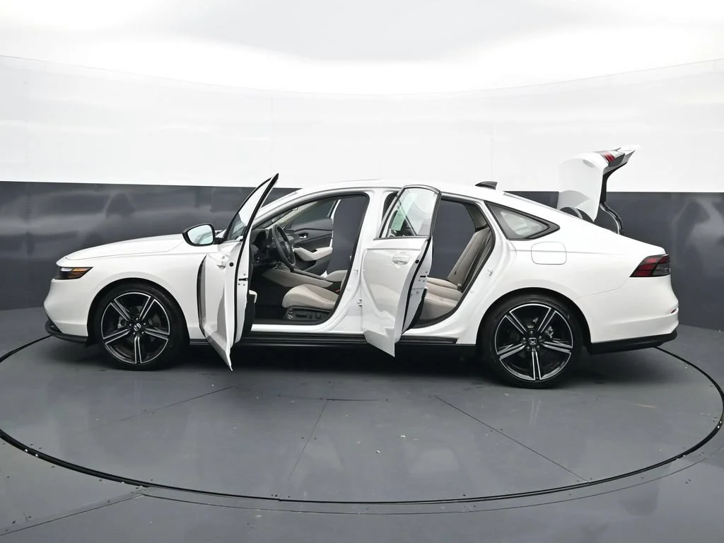 Certified Used 2026 Platinum White Pearl Honda SE image 45