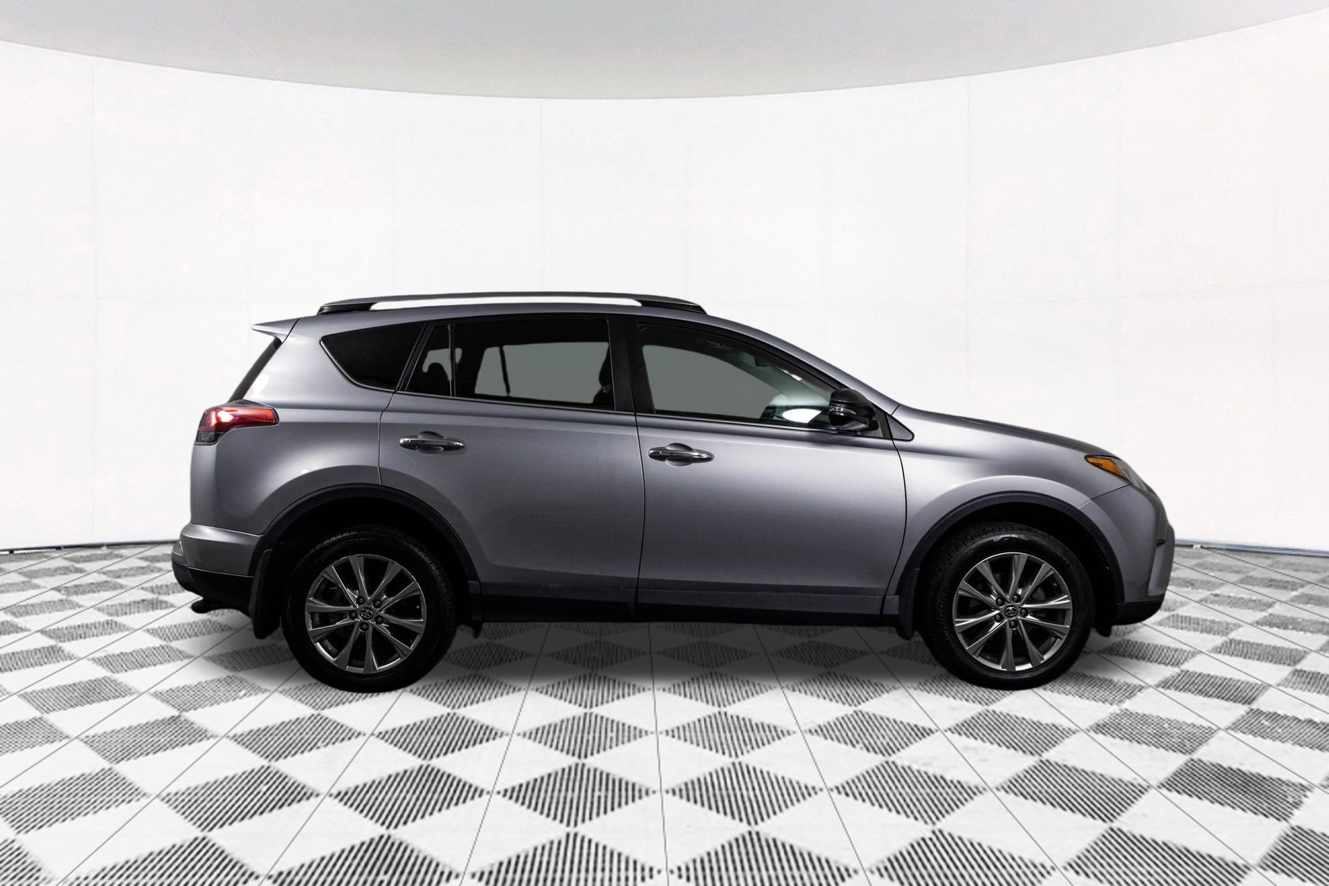 2018 TOYOTA RAV4 - Image 15