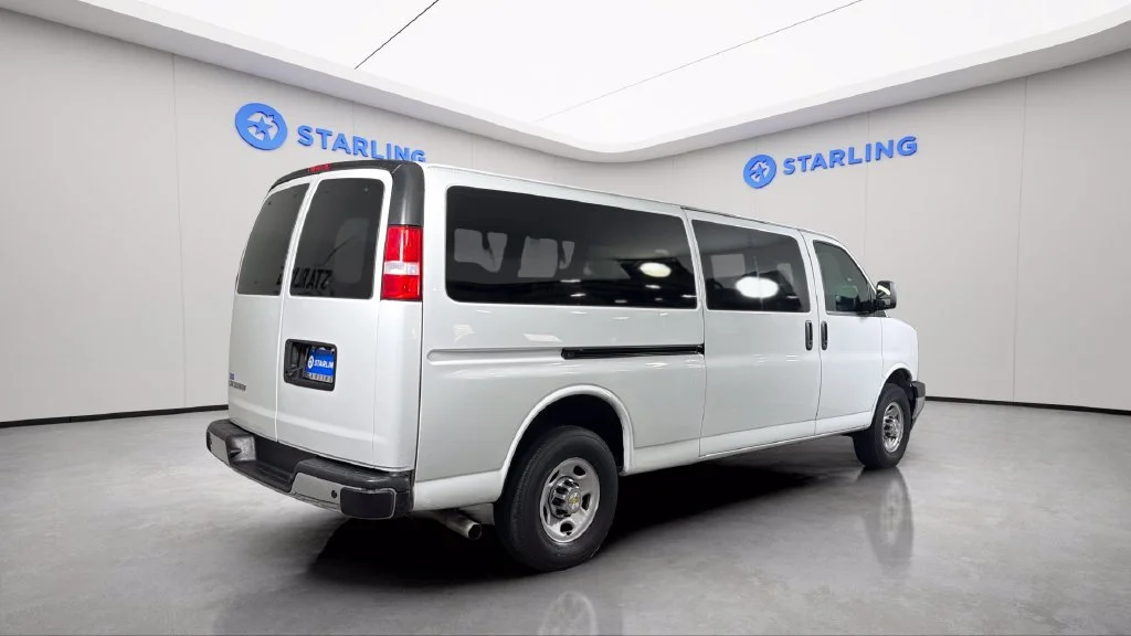 Used 2024 Summit White Chevrolet 1LT image 9