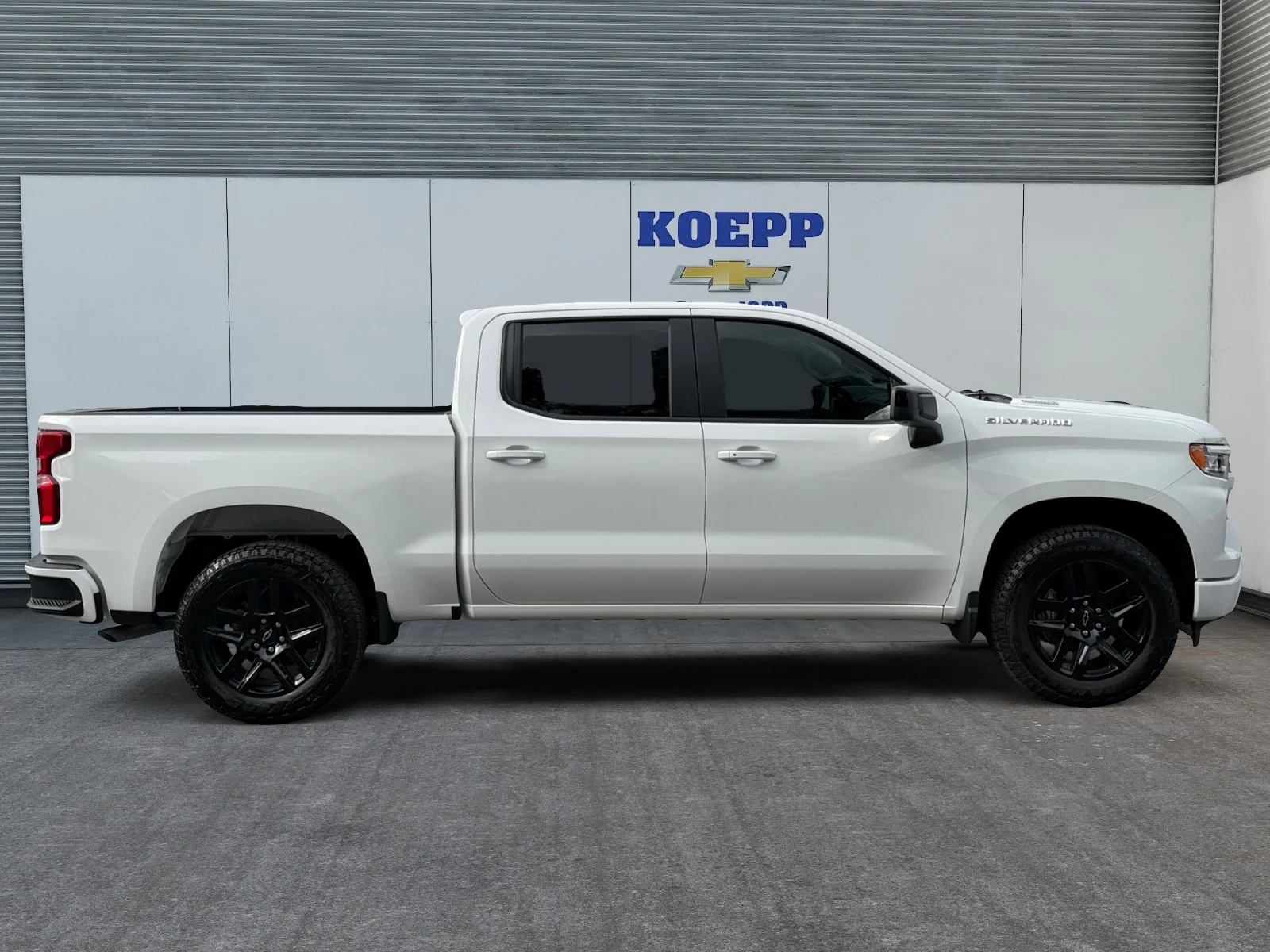New 2026 Summit White Chevrolet RST image 6