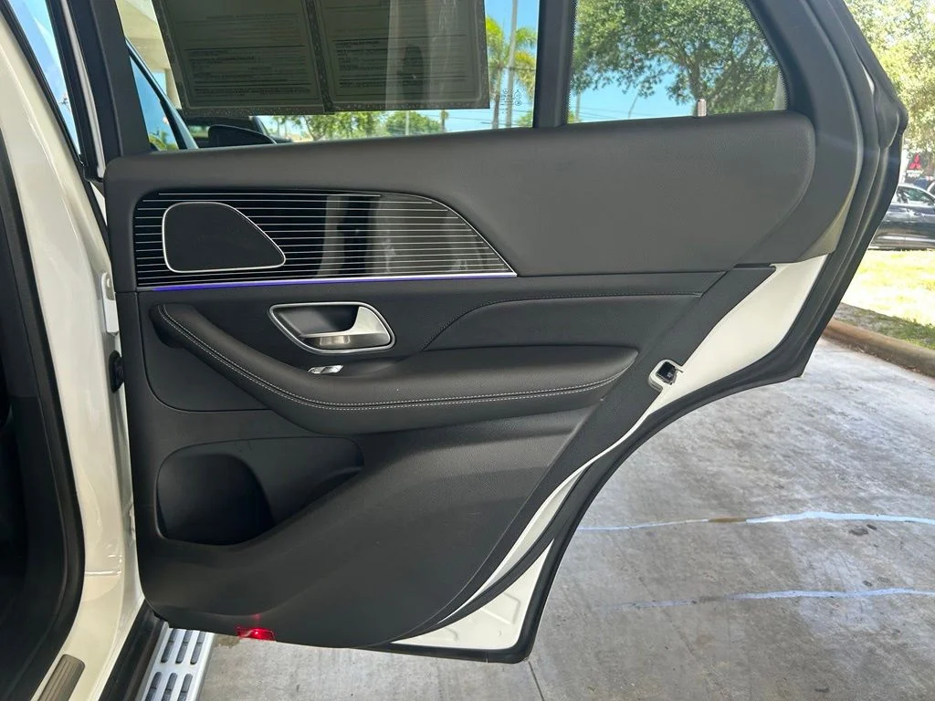Used 2025 White Mercedes-Benz GLE 450 image 32