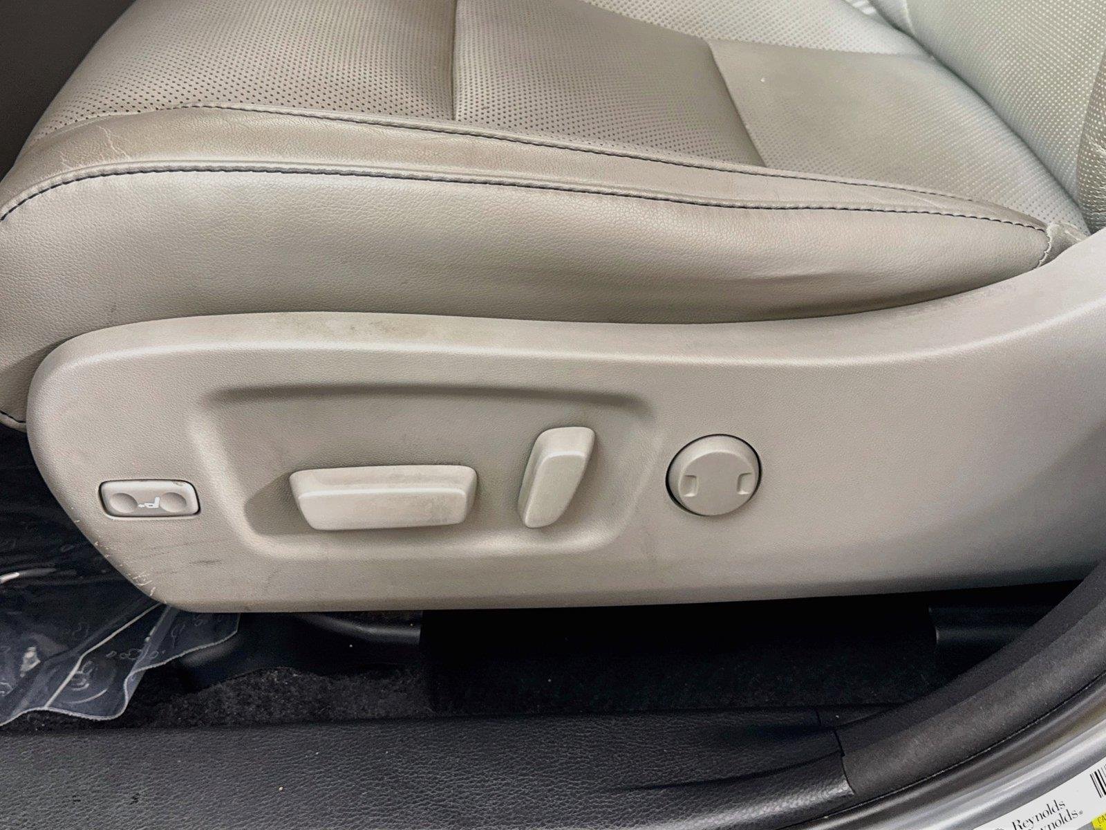 Used 2015 Silver Sky Metallic Toyota Limited image 32