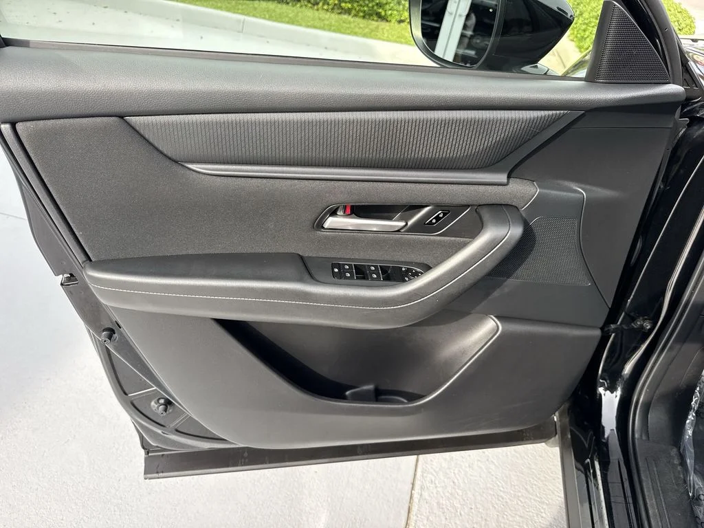 Used 2025 Jet Black Mazda 3.3 Turbo Select image 39