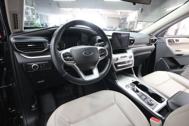 Used 2022 Black Ford XLT image 15