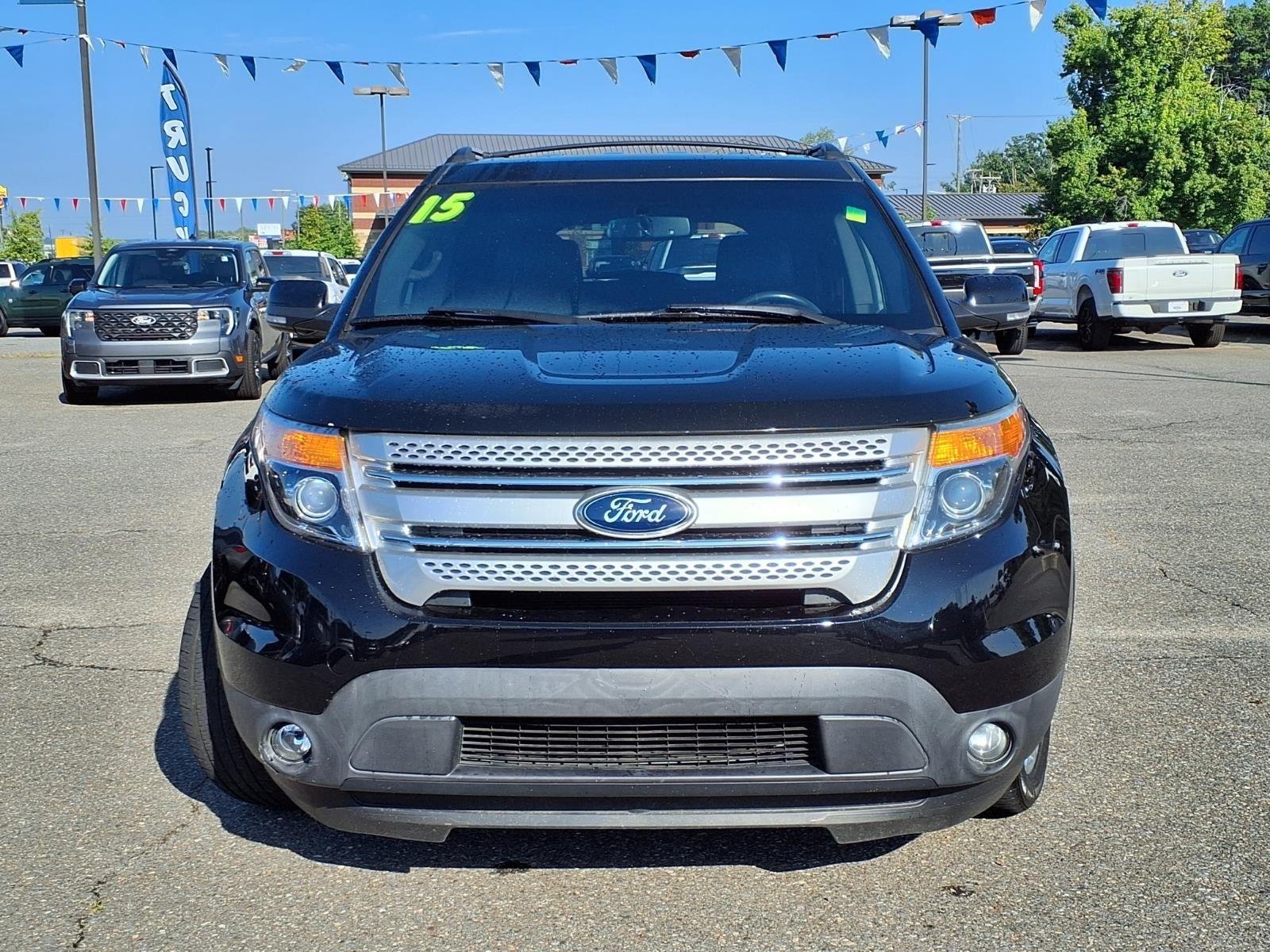 Used 2015 White Platinum Metallic Tri-Coat Ford XLT image 8