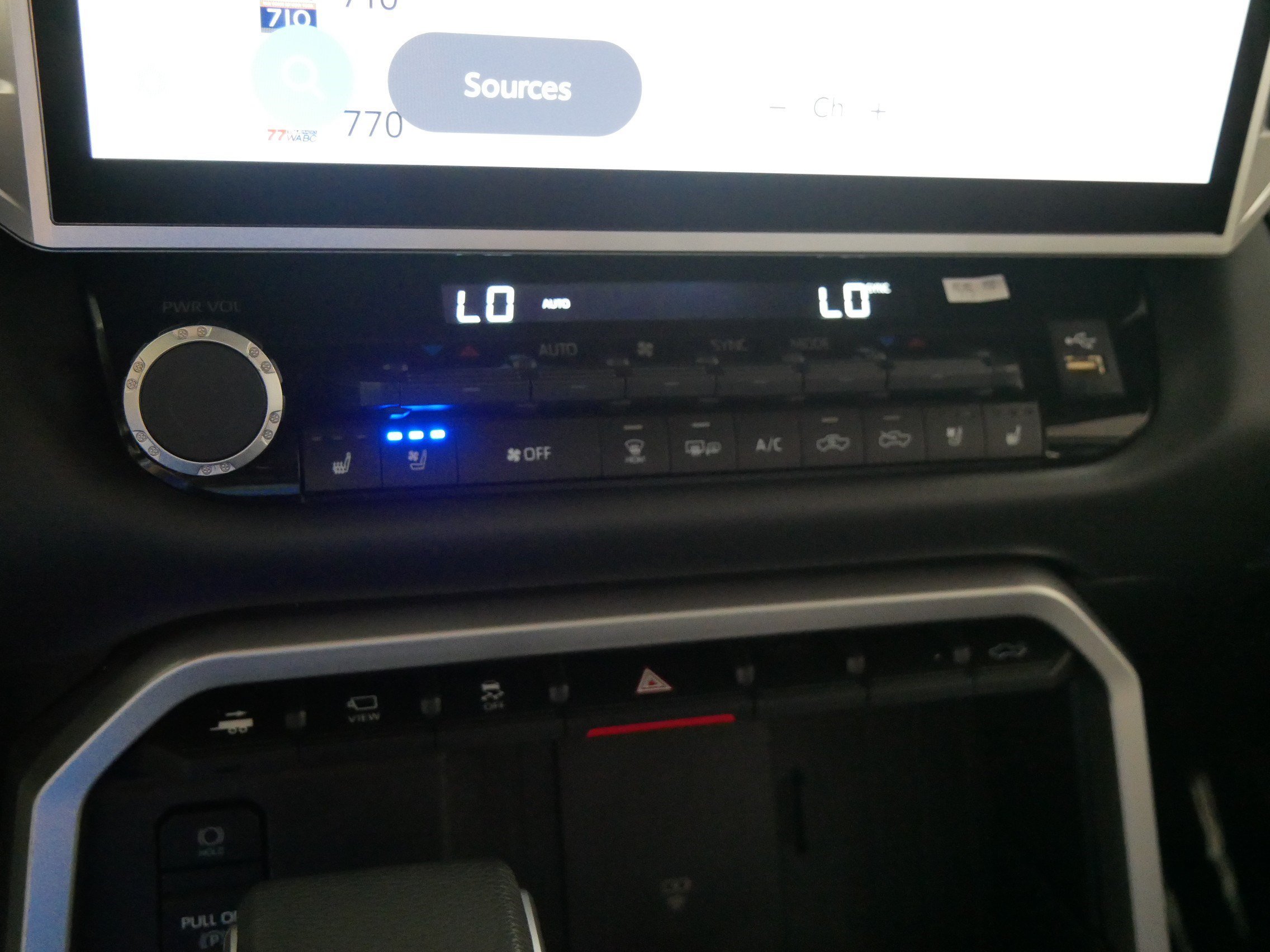 2025 Toyota Tundra Platinum - Photo 23