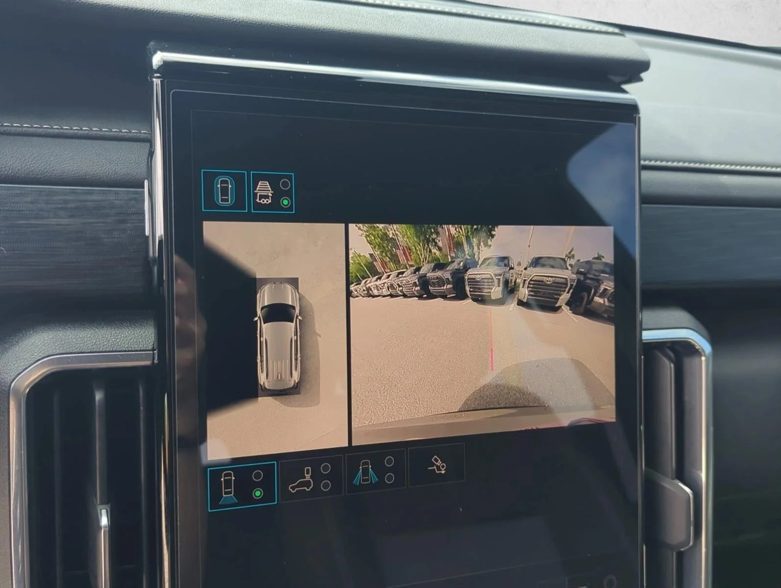 Used 2025 Sterling Metallic GMC FWD Elevation image 20