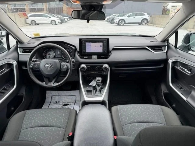Used 2021  Toyota XLE image 19