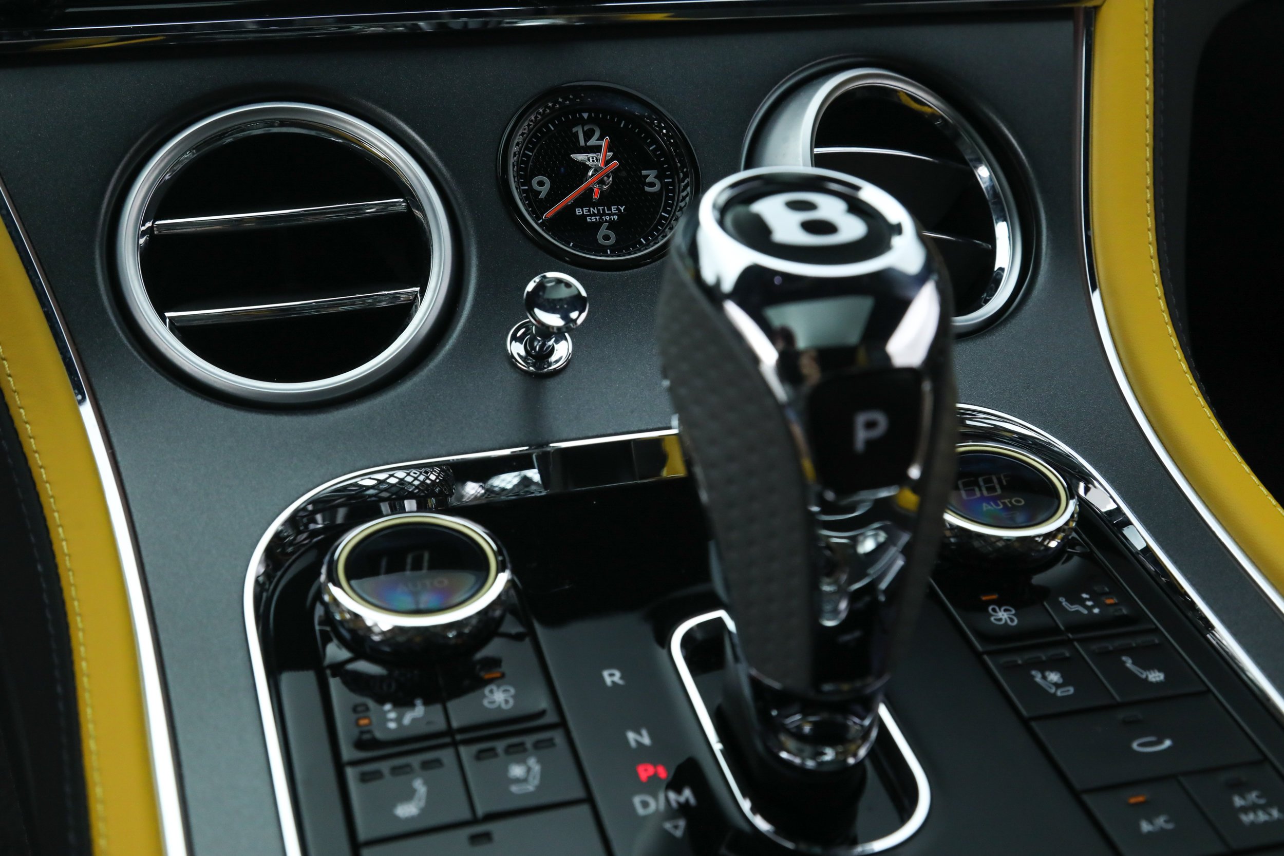 Used 2024 Gray Bentley  image 35