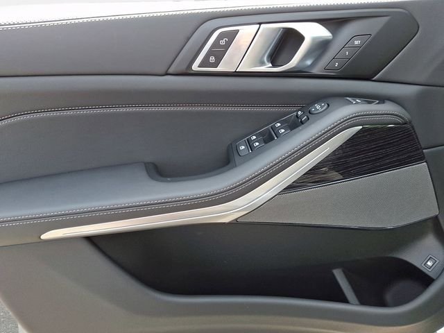 New 2026 Skyscraper Grey Metallic BMW xDrive50e image 10