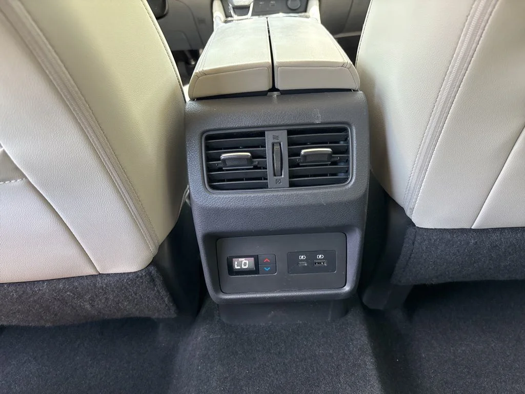 Used 2021 White Nissan SL image 32