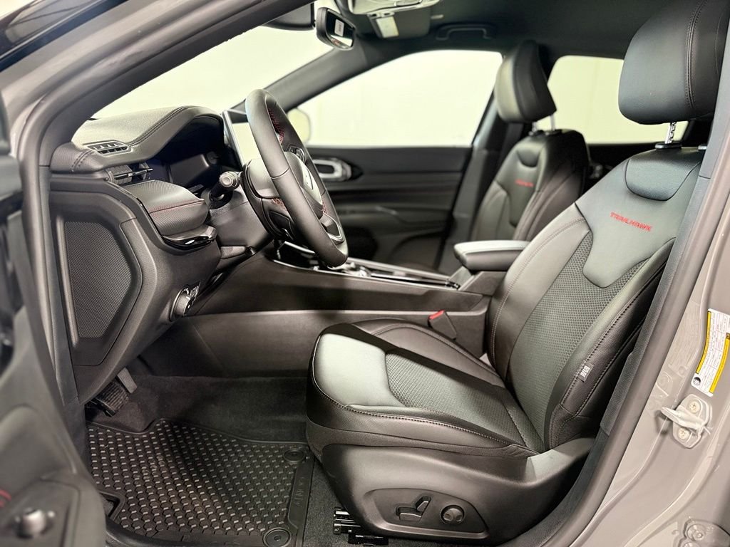 New 2026 Sting-Gray Clear-Coat Exterior Paint Jeep Trailhawk image 12