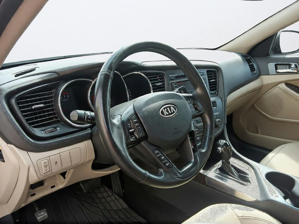 Used 2012 Black Kia EX image 19