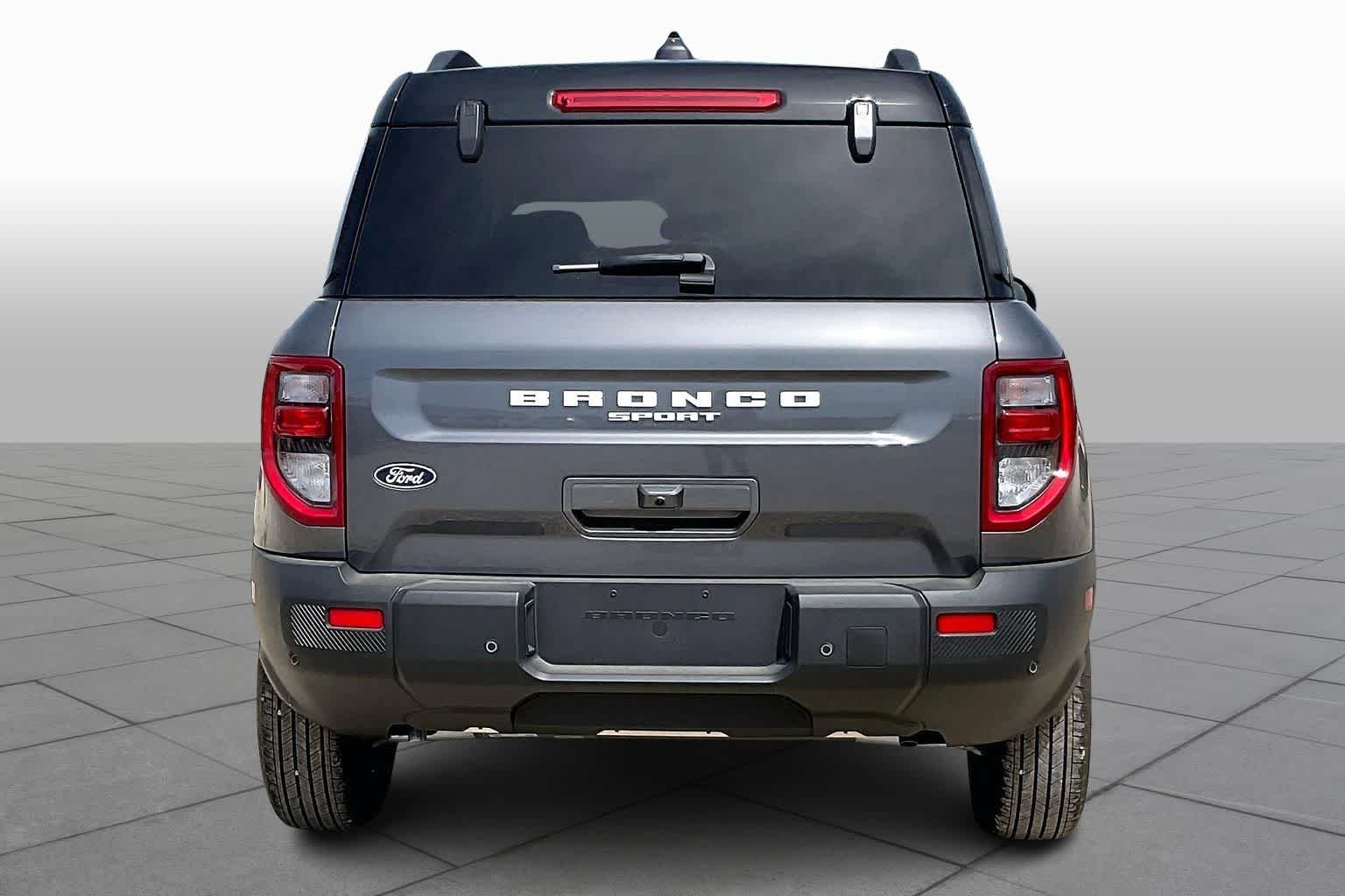 New 2026 Carbonized Gray Metallic Ford Outer Banks image 4