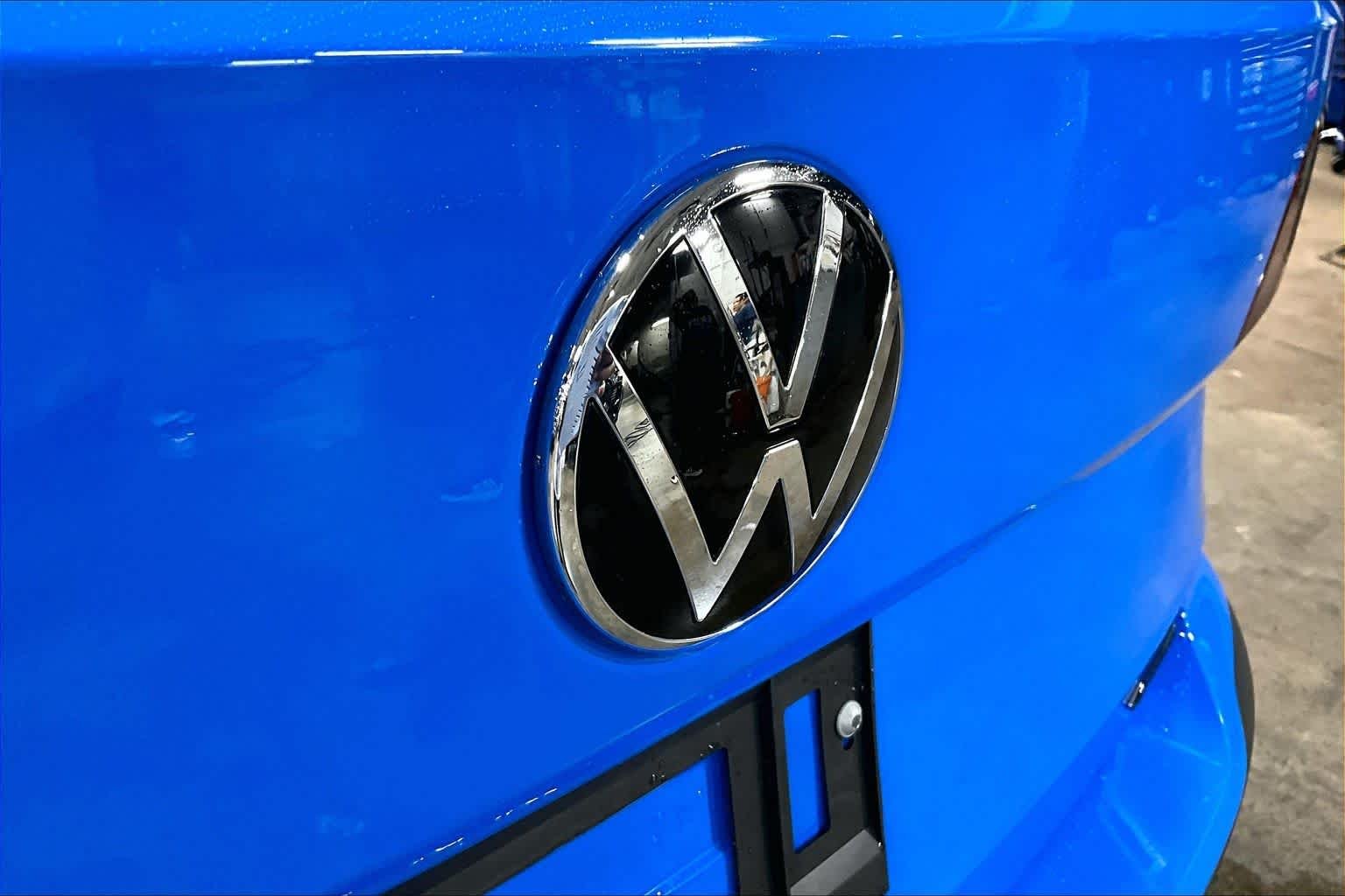 Used 2024 Cornflower Blue w/Deep Black Roof Volkswagen SE Black image 30