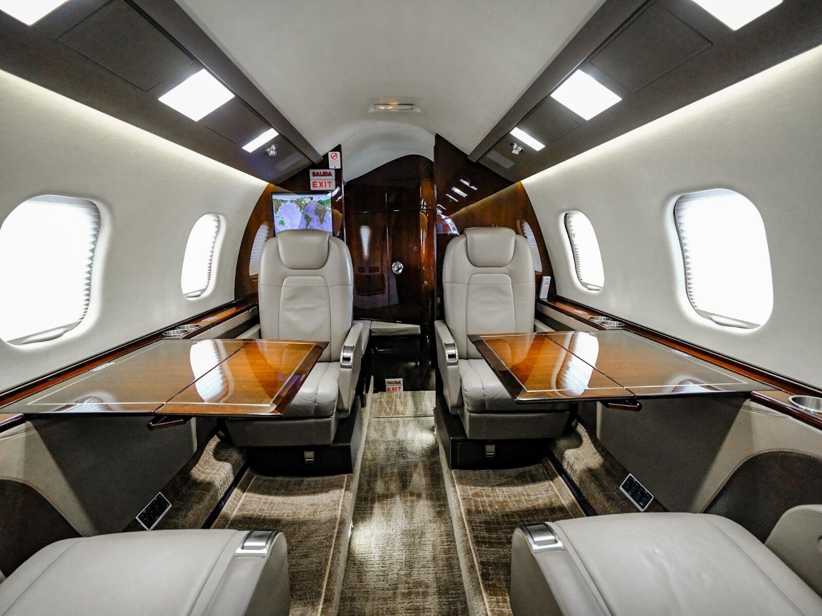 Used 2011 White LEARJET XR image 11